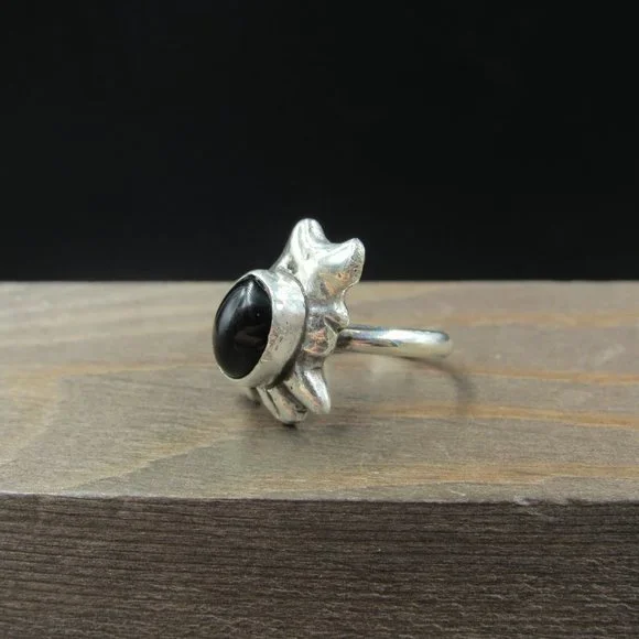 Size 6 Sterling Silver Abstract Design Black Stone Band Ring Vintage - Picture 3 of 8